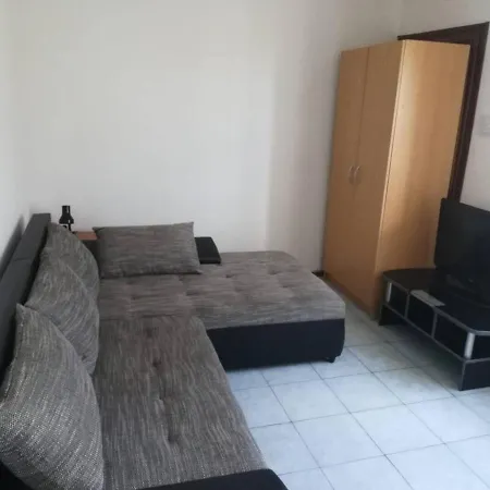 Apartment Cozy In With Free Parking And Olive Garden Zadar