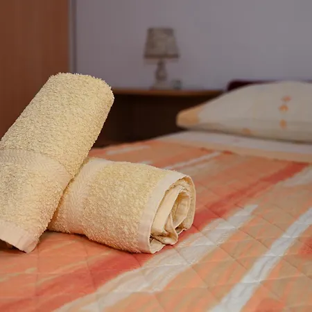 Cozy In With Free Parking And Olive Garden * Zadar